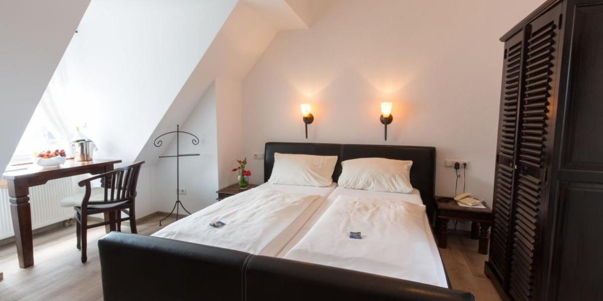 Hotel Zur Roemerbruecke Neuwied Buitenkant foto